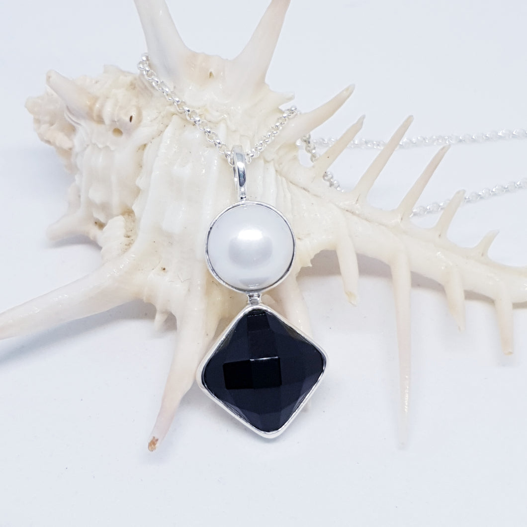 The Kathryn Pendant (Onyx Square/Silver)